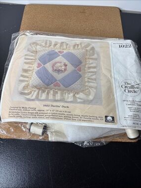 "Darlin' Duck" Decorative Pillow Kit - Cream & Lavender